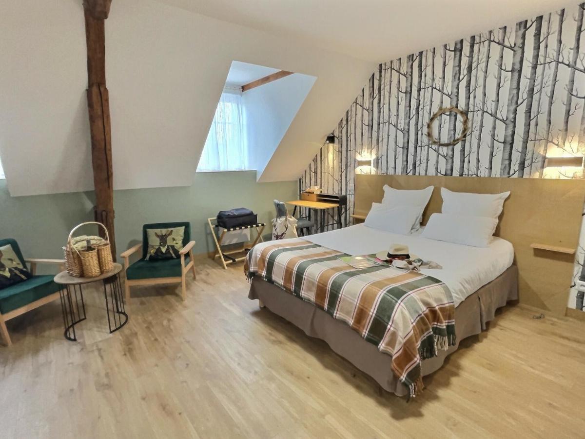 Logis Hotel Du Cygne Bracieux Bagian luar foto