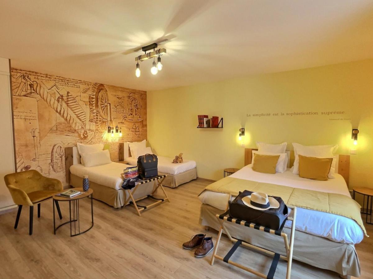 Logis Hotel Du Cygne Bracieux Bagian luar foto