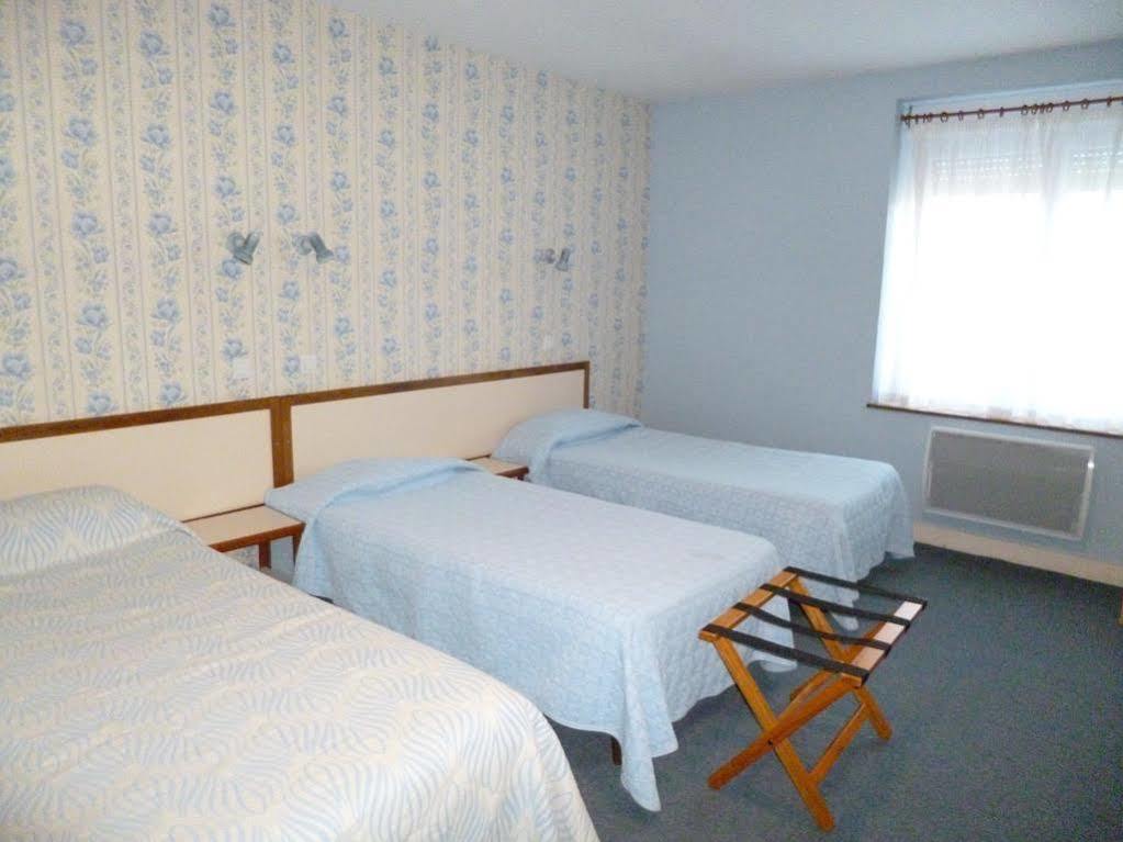 Logis Hotel Du Cygne Bracieux Bagian luar foto